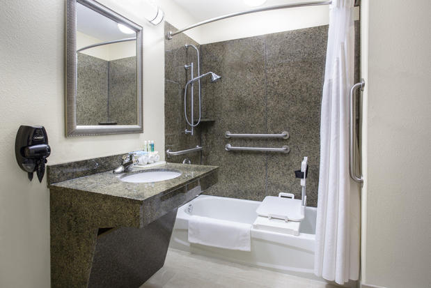 Images Holiday Inn Express & Suites Pauls Valley, an IHG Hotel