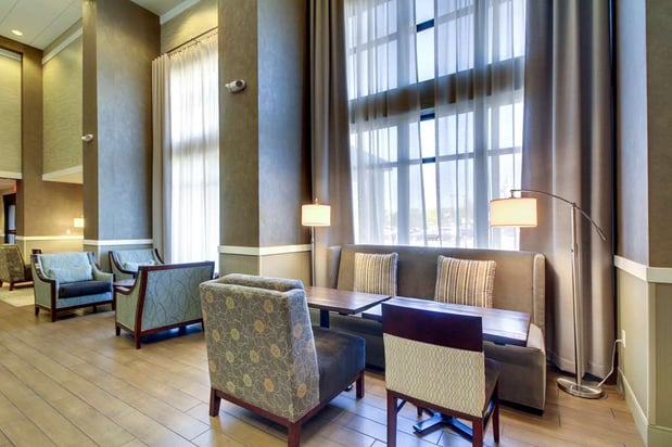 Images Hampton Inn & Suites Milwaukee West