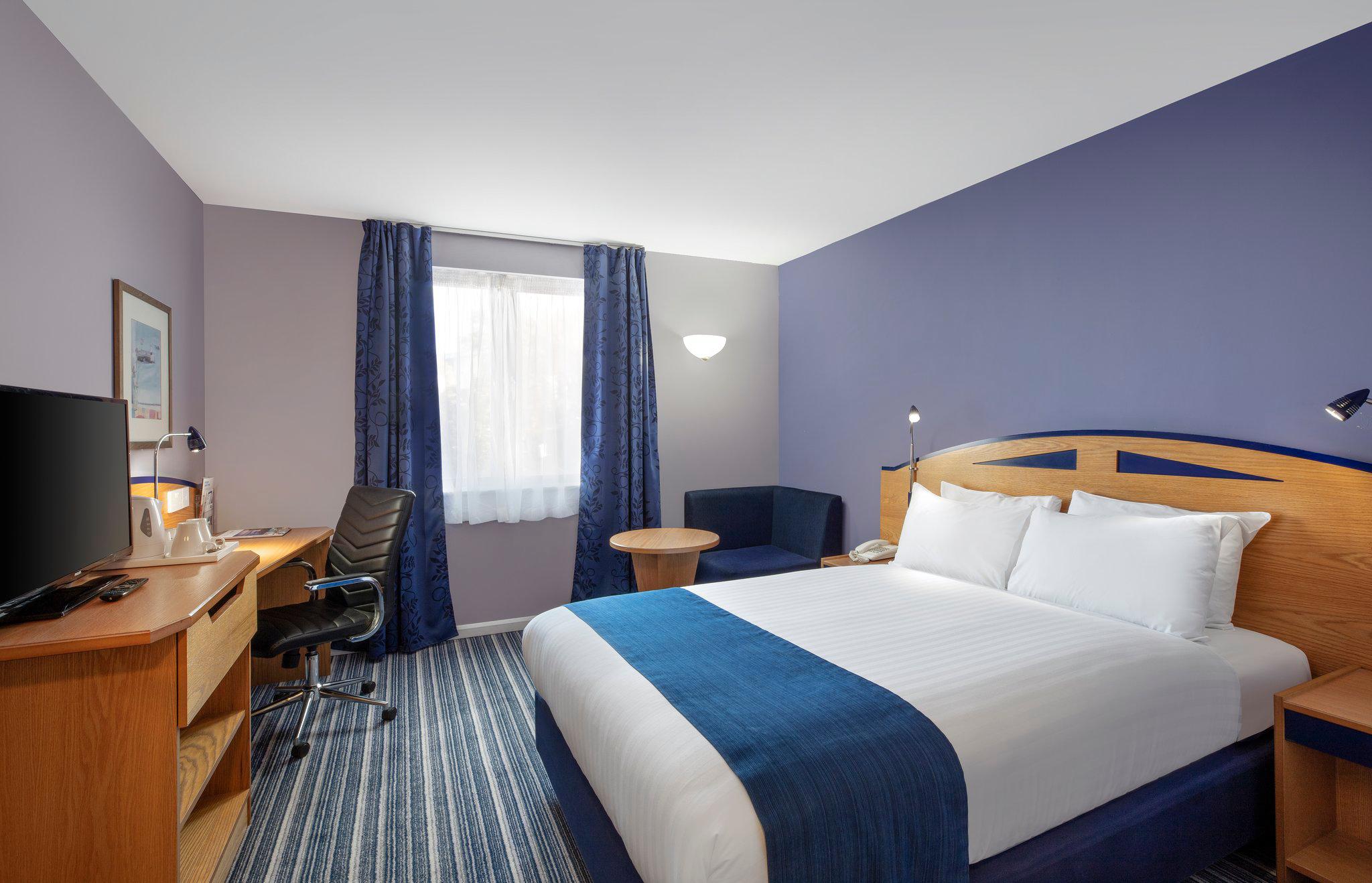 Holiday Inn Express Poole, an IHG Hotel Poole 01202 649222