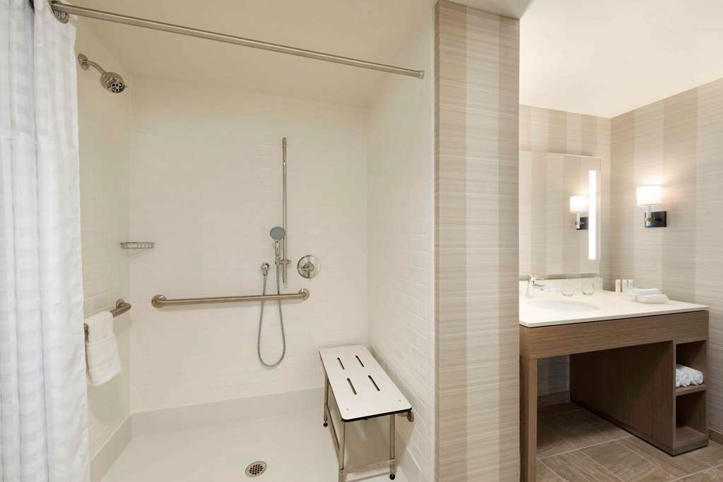 Guest room bath