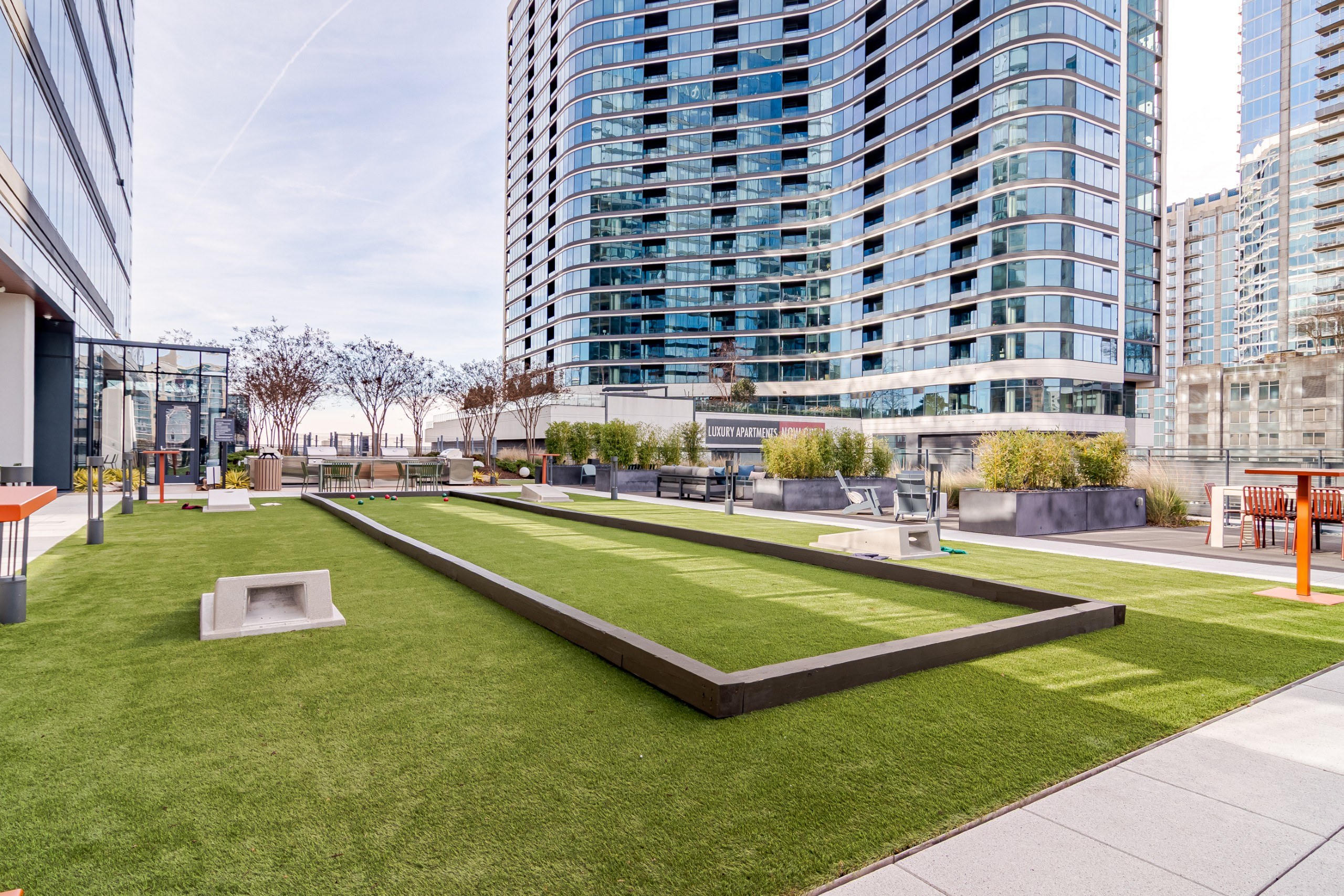Outdoor Courtyard Space at 903 Peachtree Apartments in Atlanta, GA 30309 
