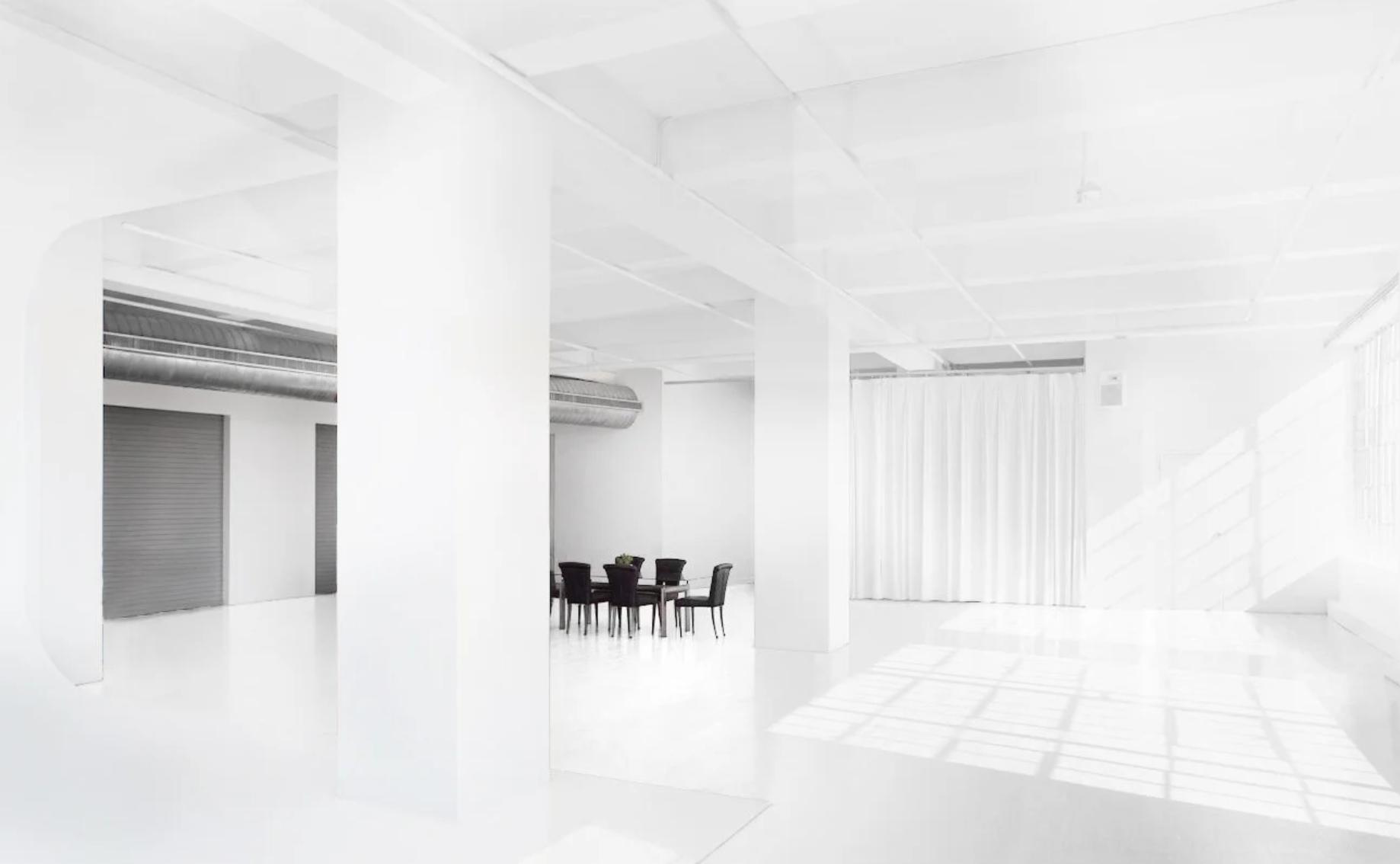 Loft 10 2000sf , Venue, professional photo video studio Hudson Yards NYC, natural daylight, white floors, 15' ceiling, blackout, corporate events and production space rental New York.