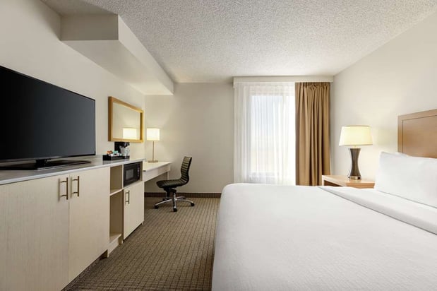 Images Embassy Suites by Hilton Denver International Airport