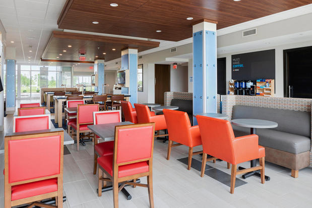 Images Holiday Inn Express & Suites Bourbonnais East - Bradley by IHG
