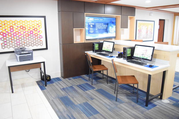 Images Holiday Inn Express & Suites Pensacola W I-10 by IHG