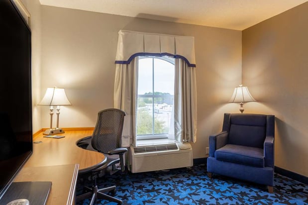 Images Hampton Inn & Suites Jacksonville Deerwood Park