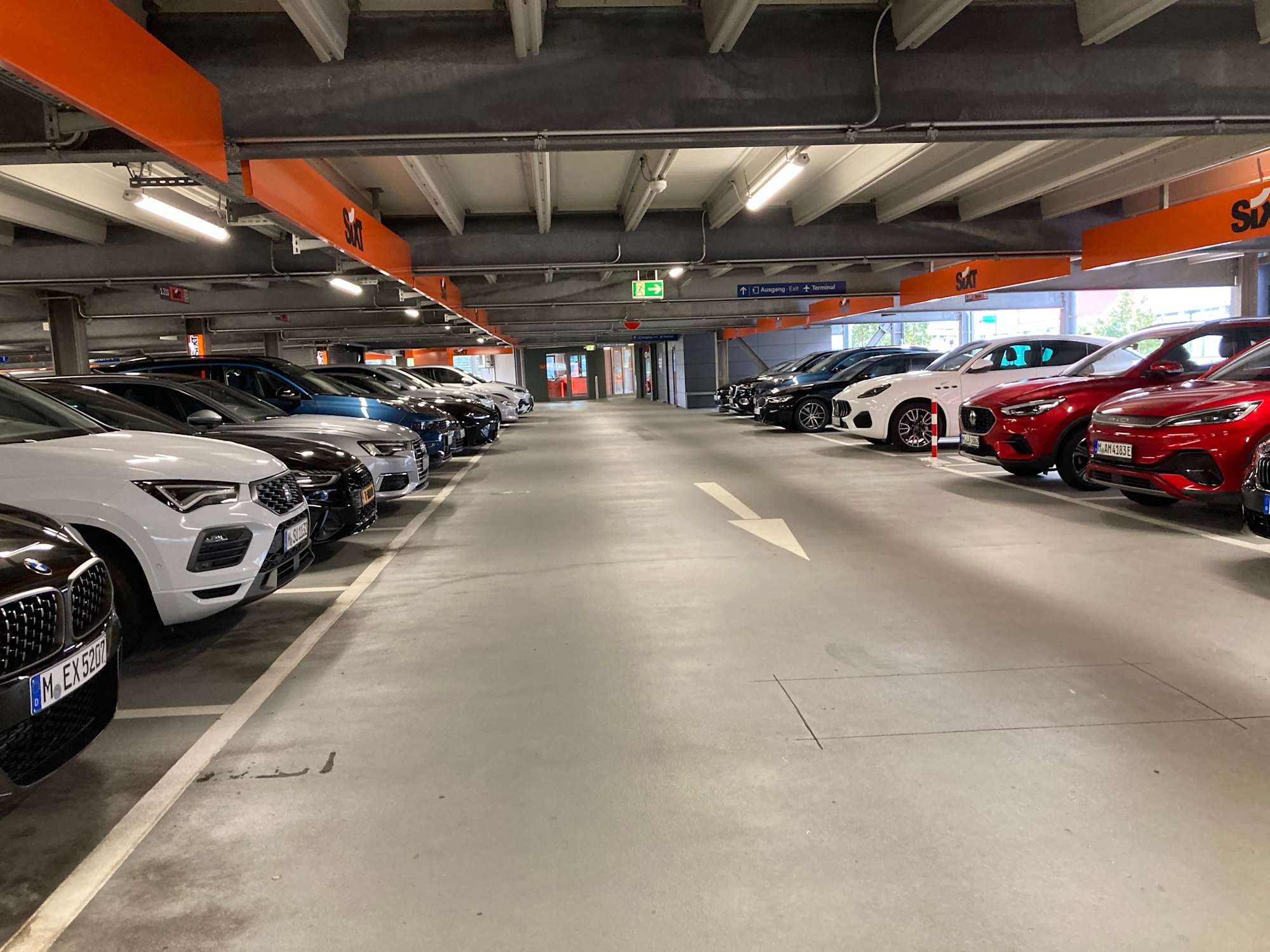 SIXT Autovermietung Düsseldorf Flughafen, Terminal Ring 1, Zentralgeb. in Düsseldorf