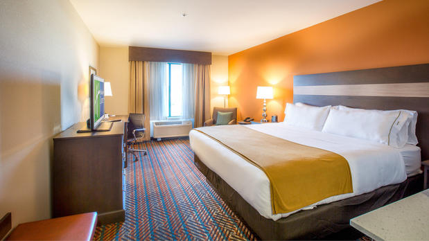 Images Holiday Inn Express Wichita South by IHG