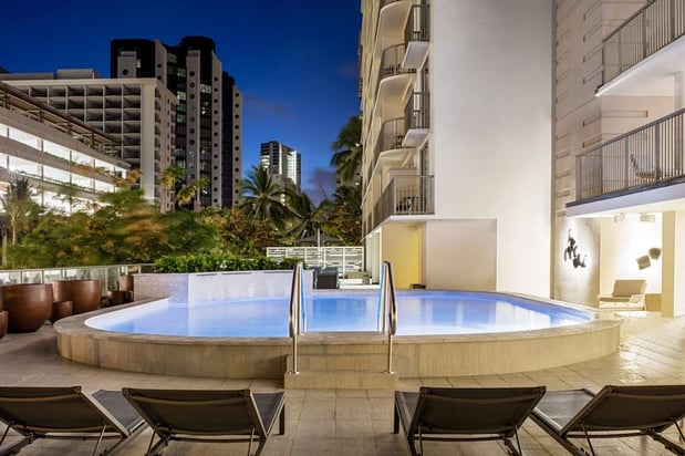 Images Hilton Garden Inn Waikiki Beach