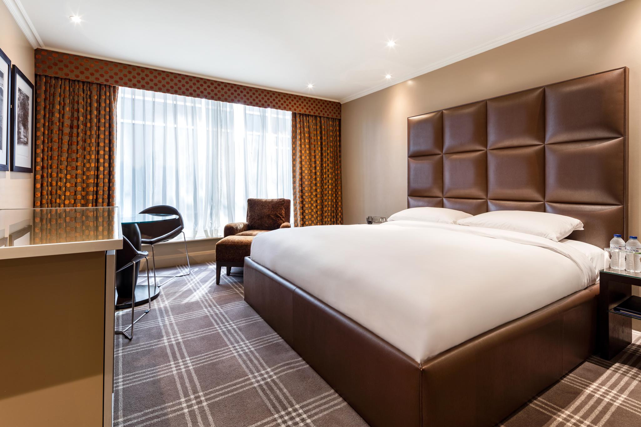 Superior Room - King Size Bed Radisson Blu Hotel & Conference Centre, London Heathrow Hayes 020 8759 6311