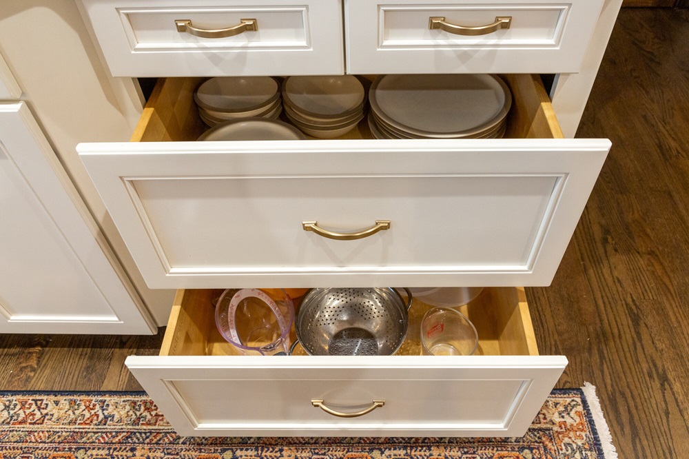 Ever thought about drawers instead of base cabinets? That’s one way to organize! With our Custom Org Kitchen Tune-Up Savannah Brunswick Savannah (912)424-8907