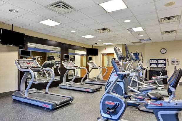 Images Hampton Inn & Suites Newark-Harrison-Riverwalk