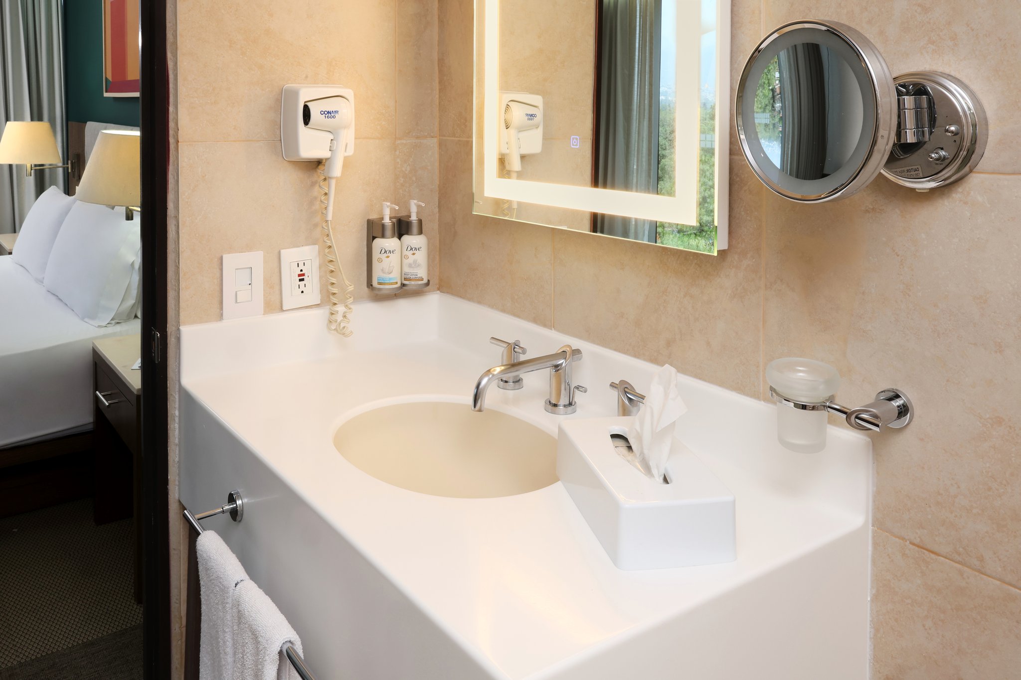 Images Holiday Inn & Suites Mexico Medica sur by IHG