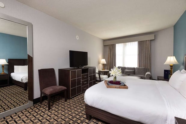 Images Inn at The Colonnade Baltimore - a DoubleTree by Hilton Hotel