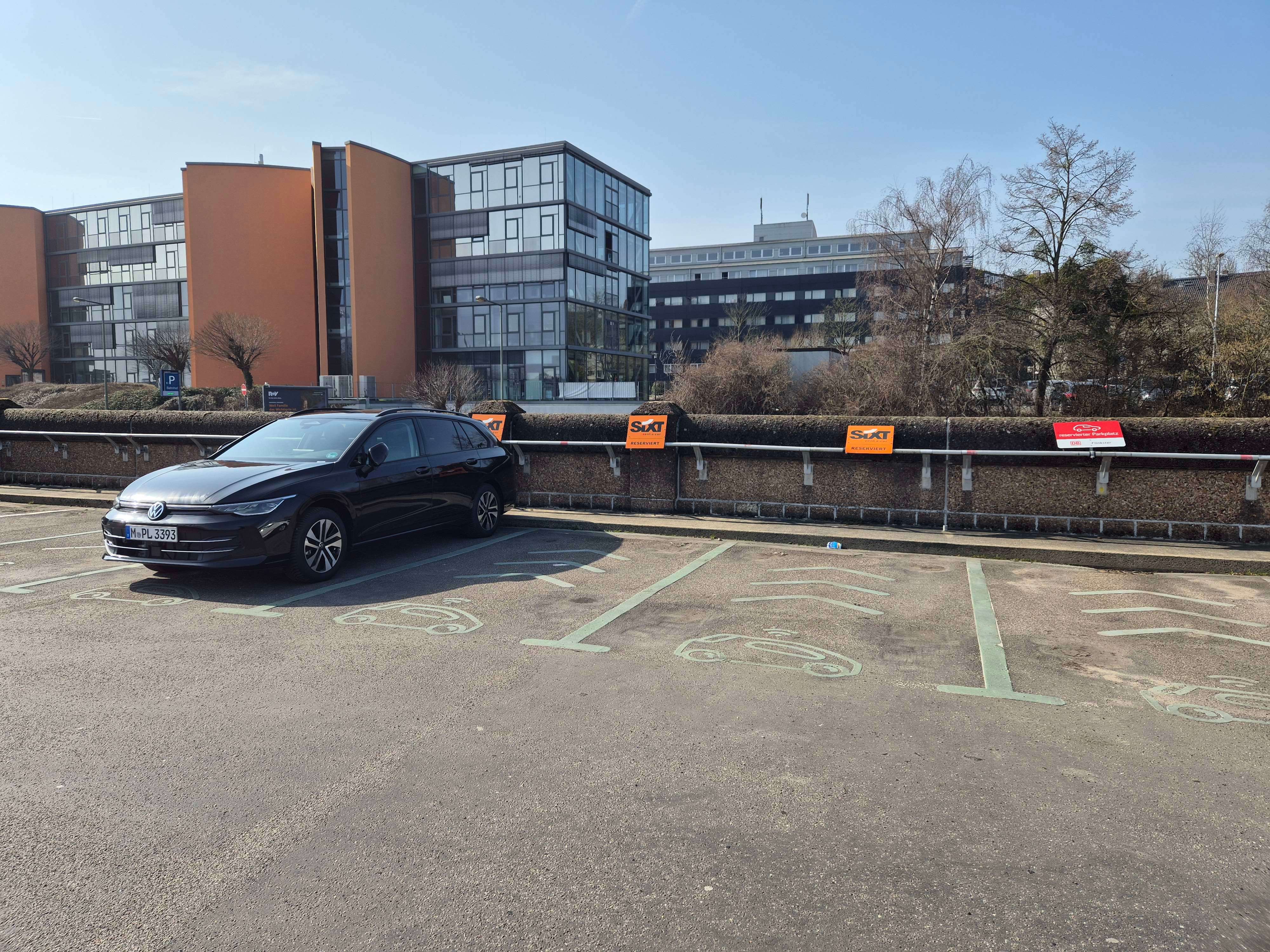SIXT Autovermietung Kassel-Wilhelmshoehe Bahnhof, Willy-Brandt-Platz 1 in Kassel