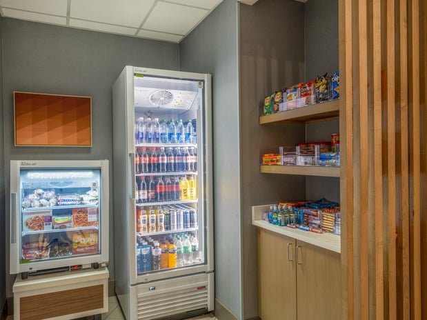 Images Holiday Inn Express & Suites Greensboro-(I-40 @ Wendover) by IHG