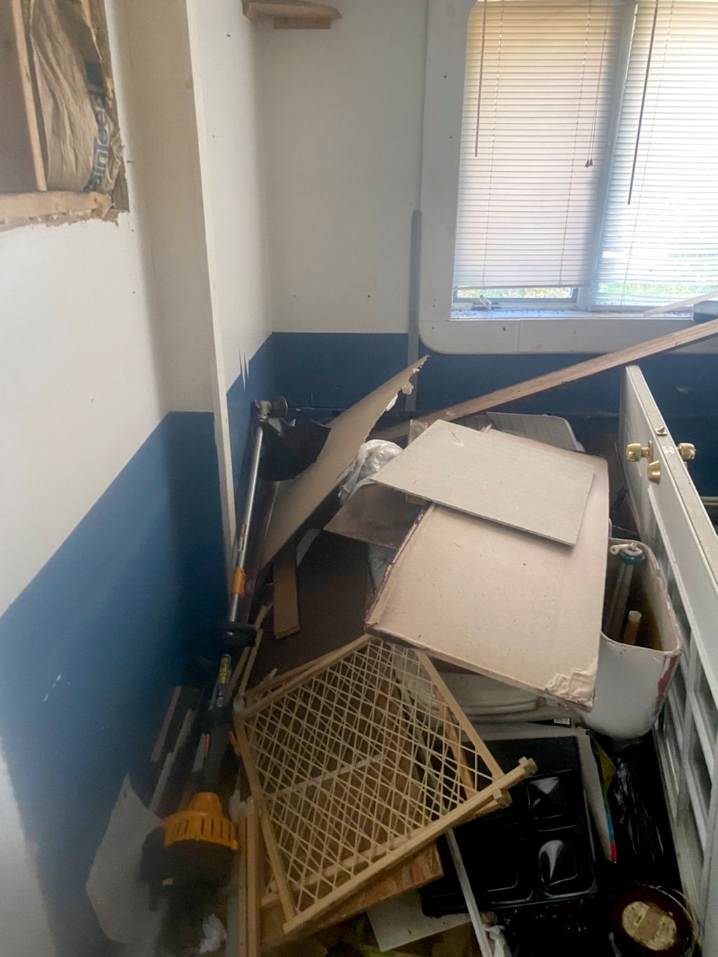 D.S. Hauling LLC Logo