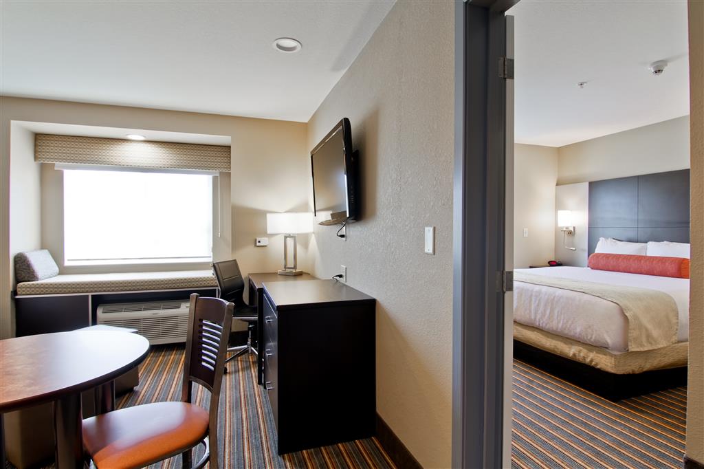 Images Best Western Plus Woodstock Inn & Suites