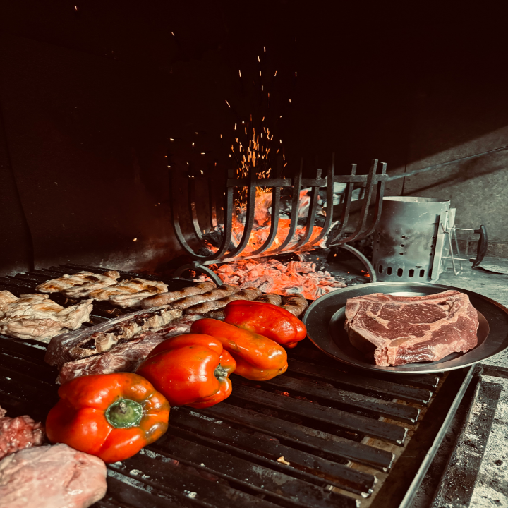 Images Tu Lugar Brasas y Tapas