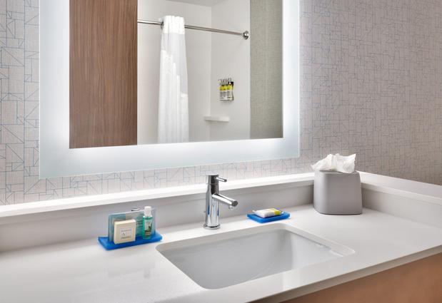 Images Holiday Inn Express & Suites Gainesville I-75 by IHG