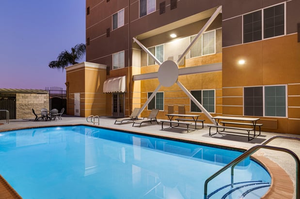 Images Holiday Inn Express & Suites Bakersfield Central by IHG