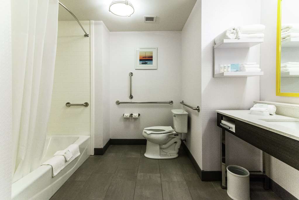 Guest room bath
