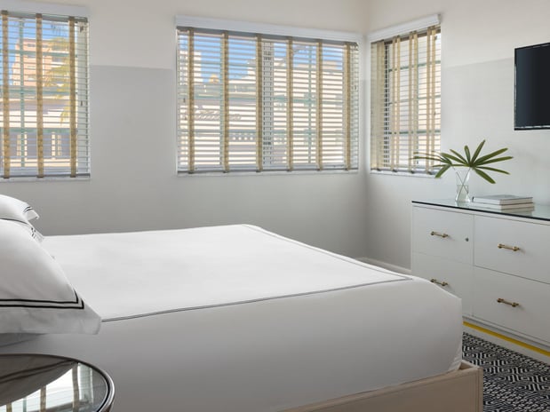 Images Kimpton Surfcomber Hotel by IHG
