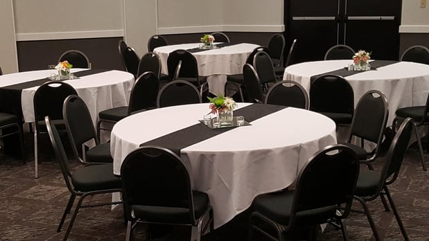Images Holiday Inn Blmgtn Arpt South - Mall Area by IHG