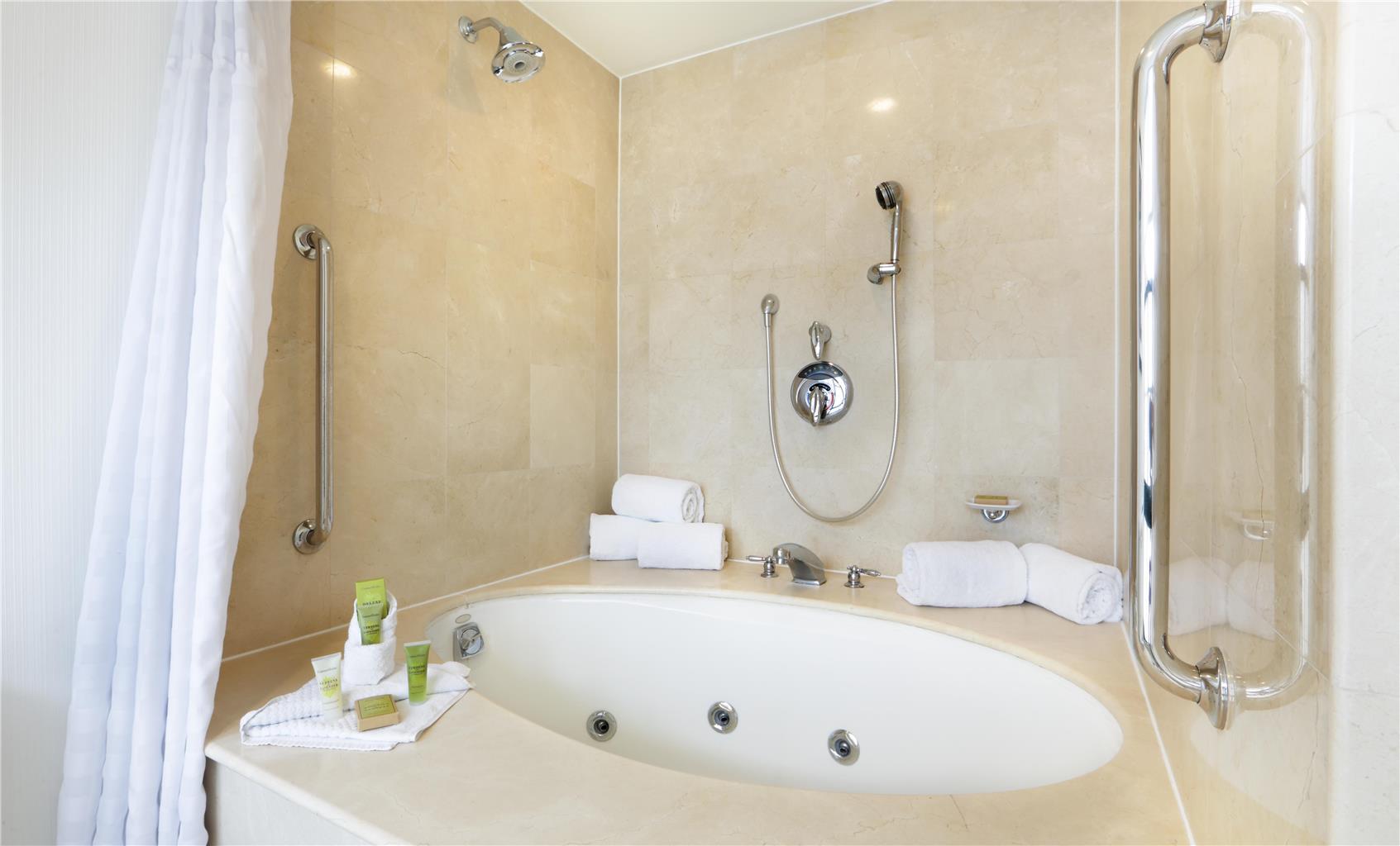 Guest room bath