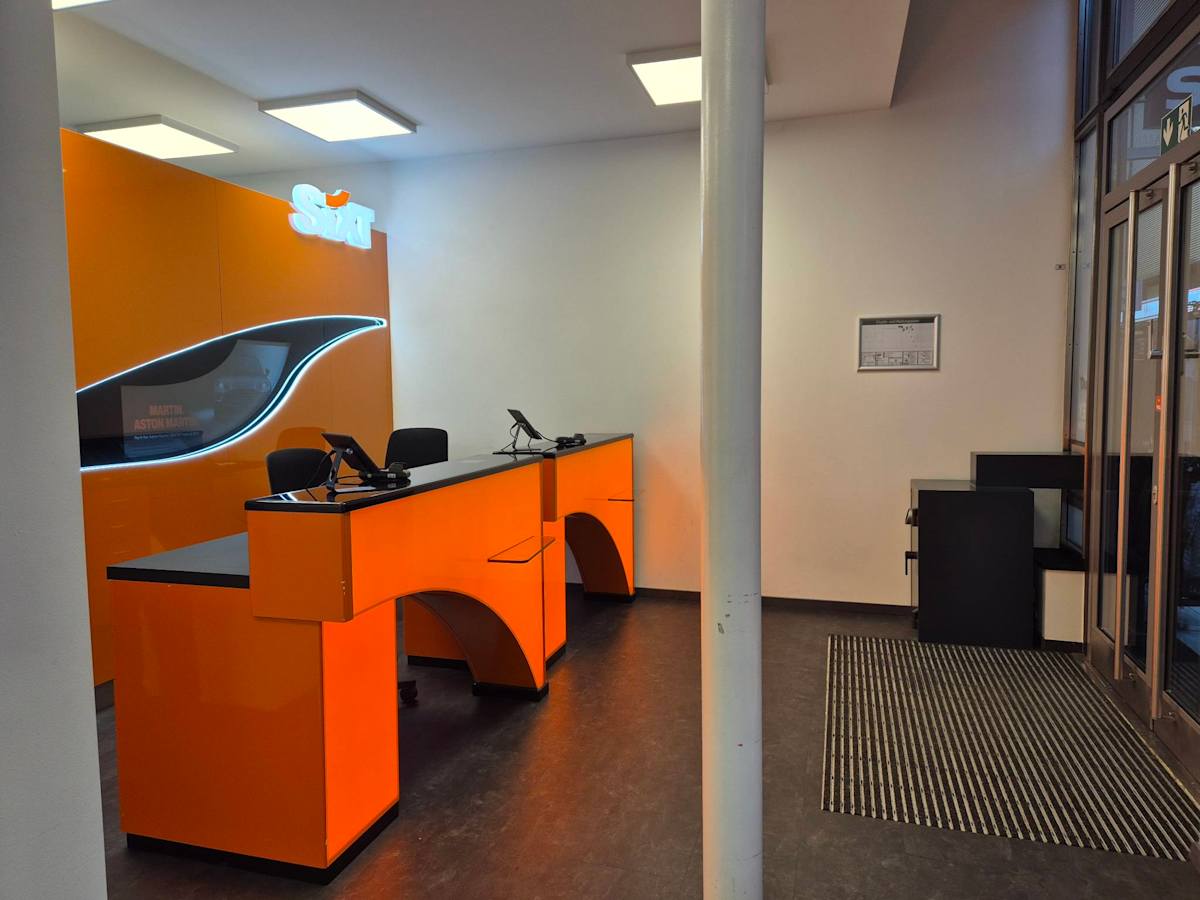 SIXT Autovermietung Kassel-Wilhelmshoehe Bahnhof, Willy-Brandt-Platz 1 in Kassel