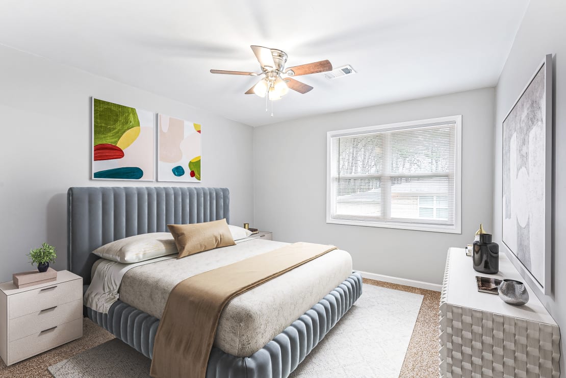 Bedroom at Georgian Oaks Apartments