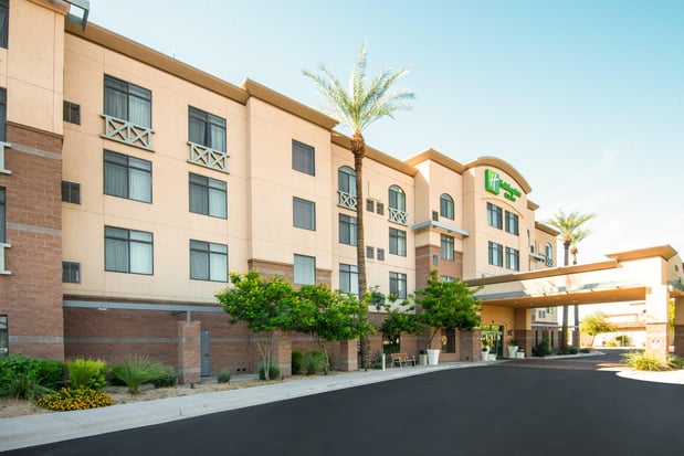 Images Holiday Inn & Suites Goodyear - West Phoenix Area by IHG