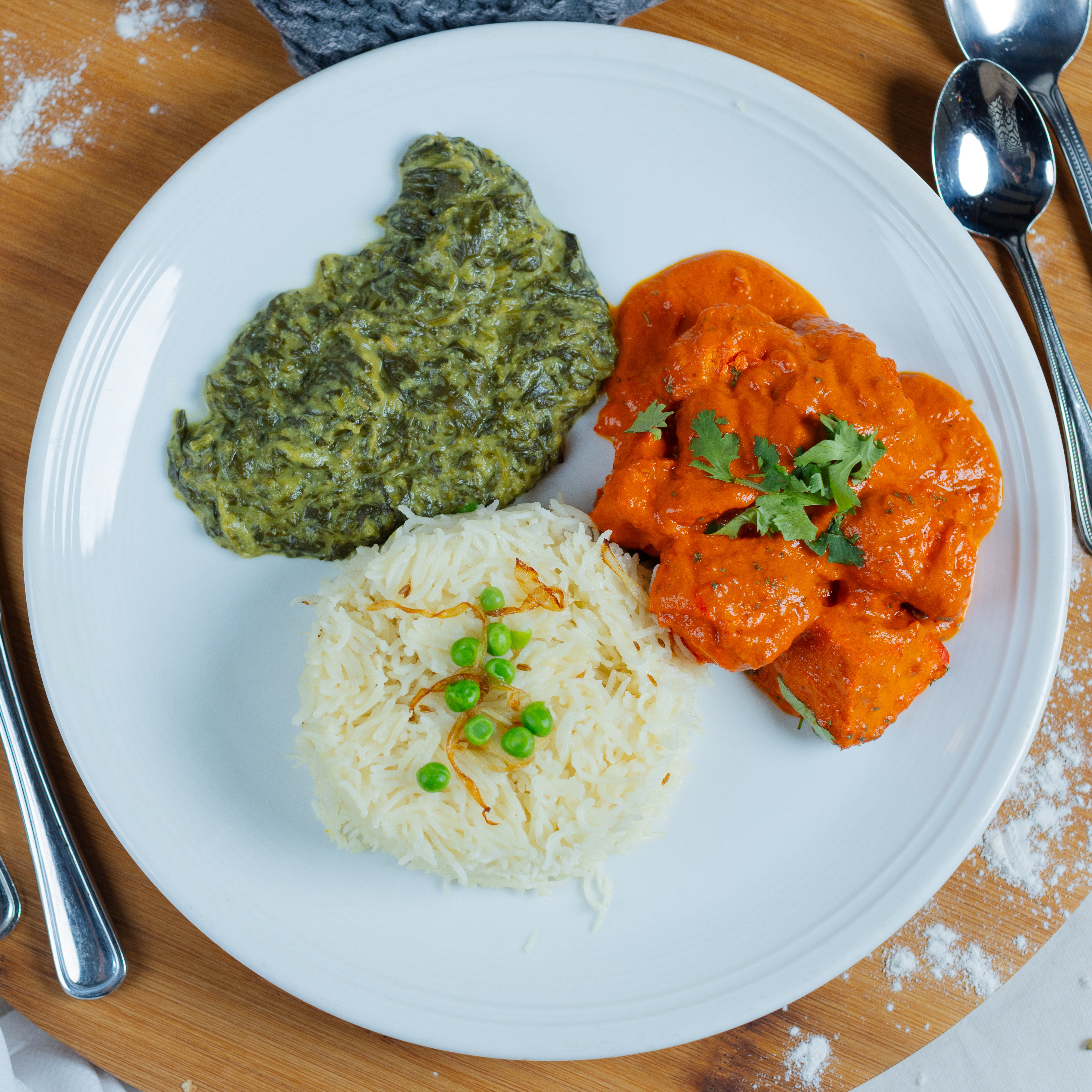 Boneless pieces of chicken marinated, grilled and sauteed in aromatic masala sauce. 