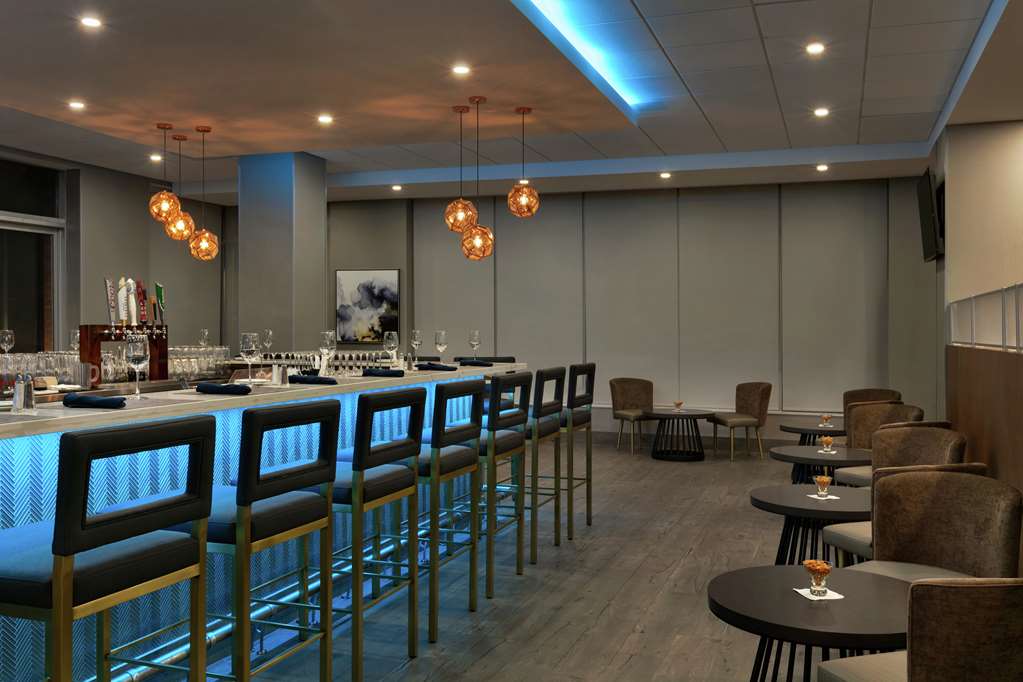 BarLounge Embassy Suites by Hilton Montreal Airport Pointe-Claire (514)426-5060