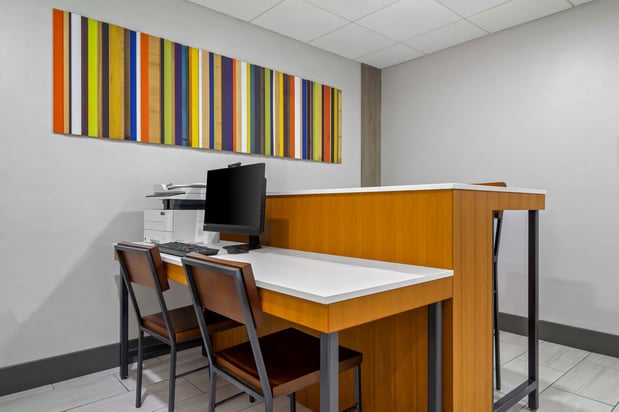Images Holiday Inn Express & Suites Jacksonville SE- Med Ctr Area by IHG