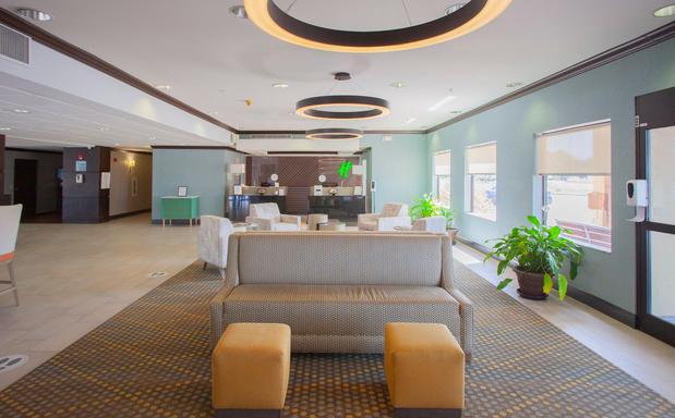 Images Holiday Inn & Suites Spring - the Woodlands Area by IHG