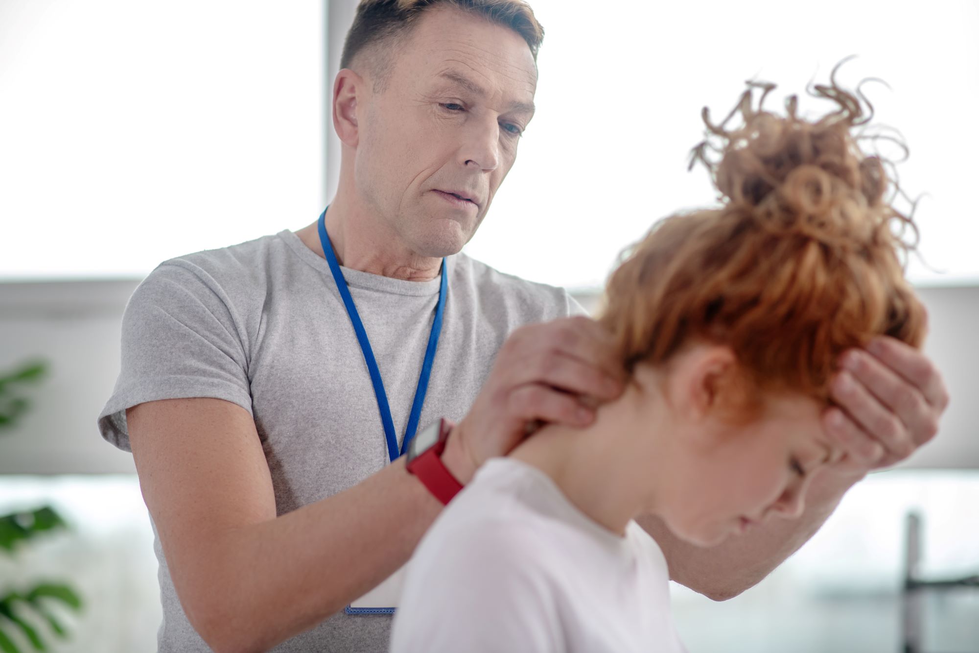 Chiropractor in logan working with patient