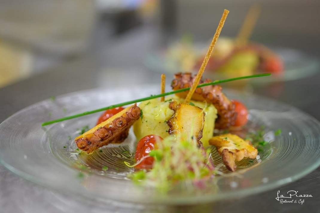 Restaurant La Piazza Friesenberg, Friesenbergplatz 7 in Zürich