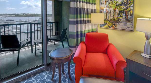 Images Hilton Garden Inn Charleston Waterfront/Downtown