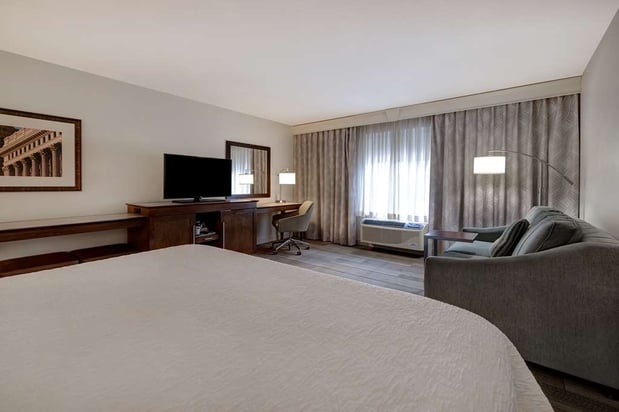 Images Hampton Inn & Suites Milwaukee West