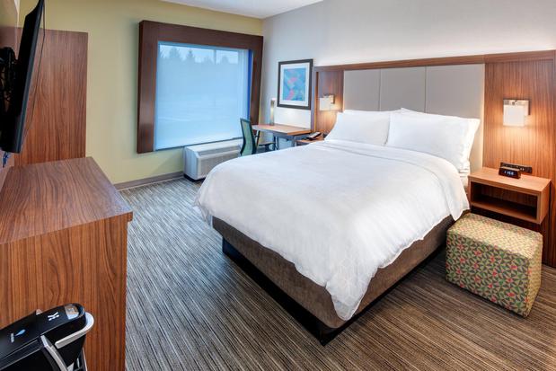 Images Holiday Inn Express & Suites West Long Branch - Eatontown, an IHG Hotel