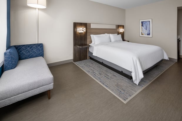 Images Holiday Inn Express & Suites Waynesboro East by IHG