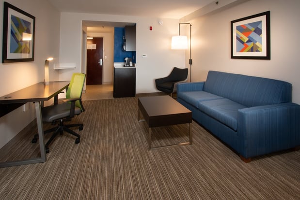 Images Holiday Inn Express & Suites Tupelo by IHG