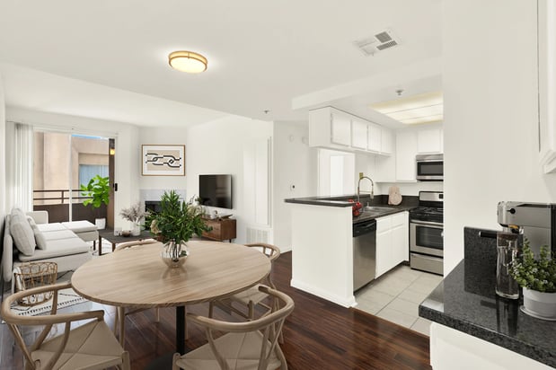 Images Peach Tree Court Apartments