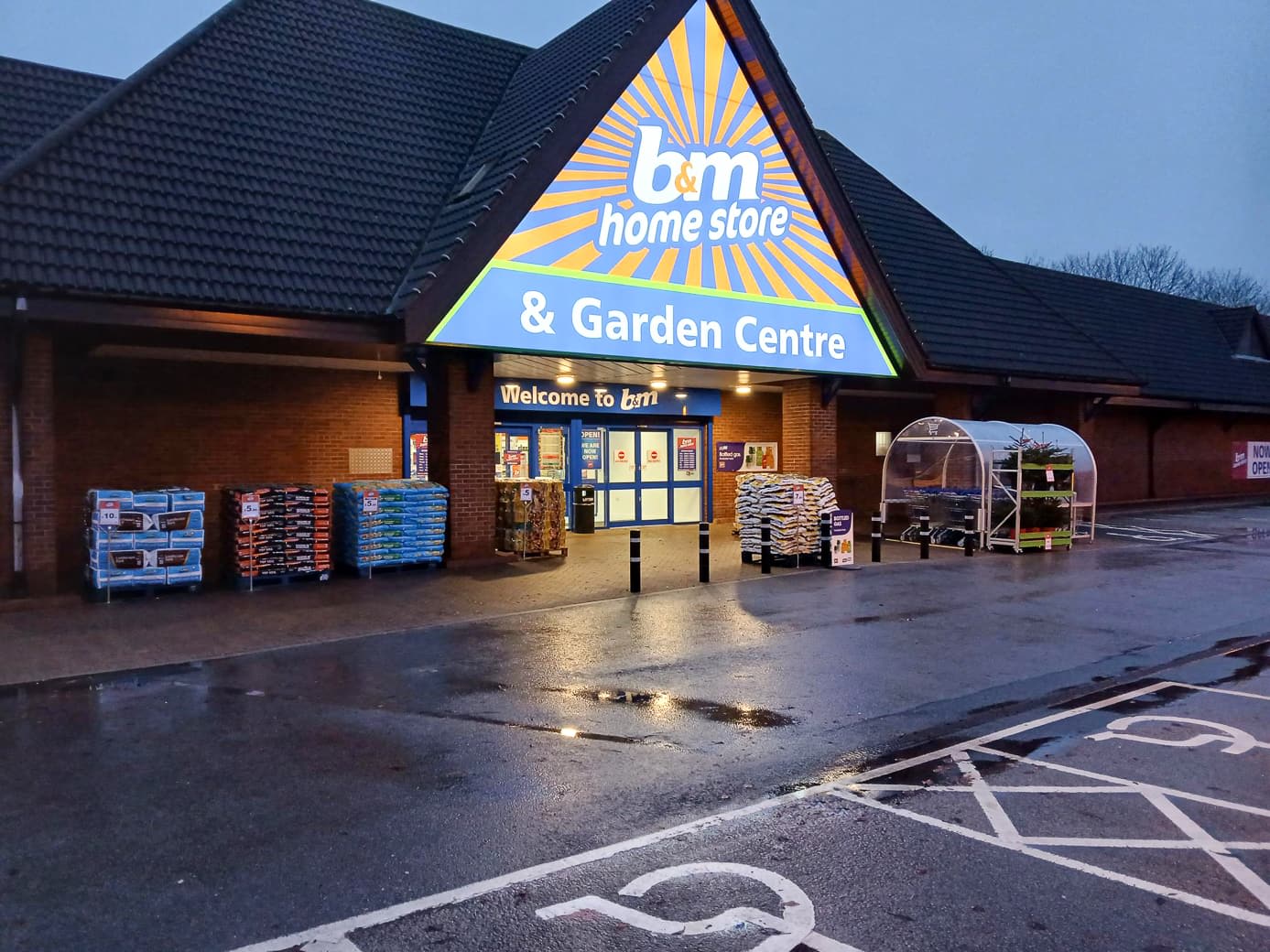 Images B&M Home Store with Garden Centre