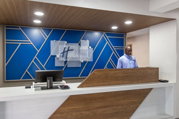 Images Holiday Inn Express & Suites Tampa Airport by IHG