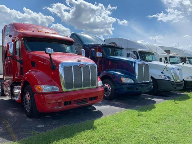 Images Music City Truck & Trailer