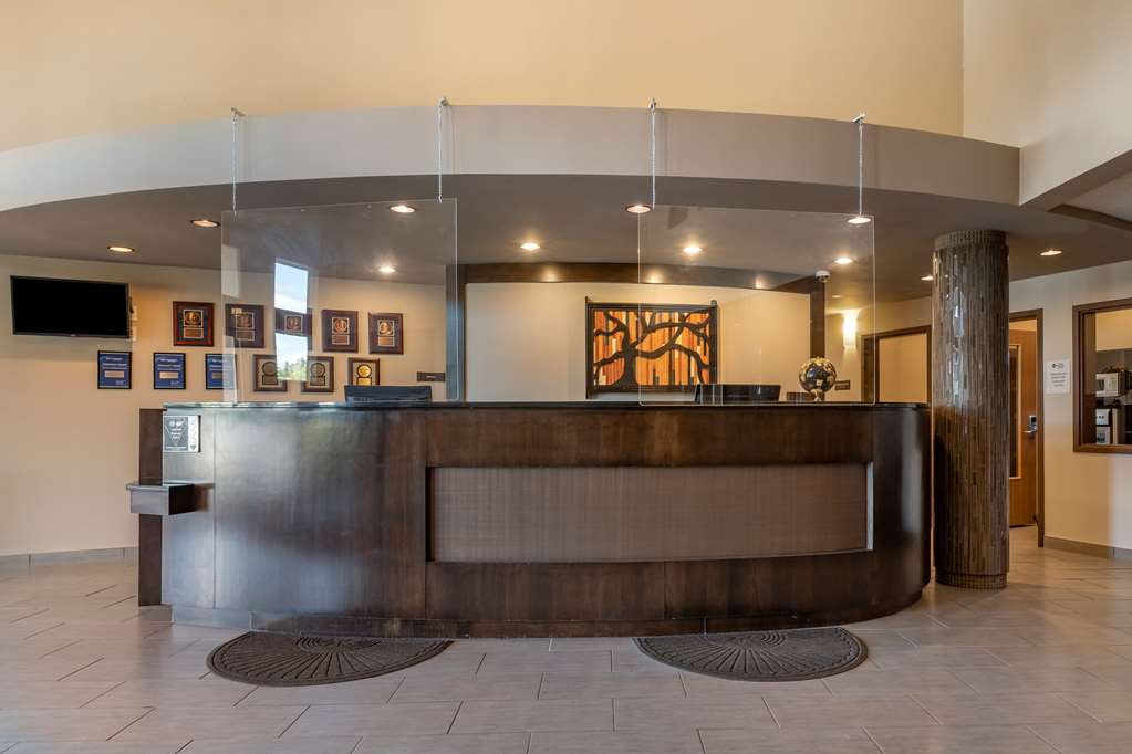 Front Desk / Lobby Best Western Plus Bridgewater Hotel & Convention Centre Bridgewater (902)530-0101