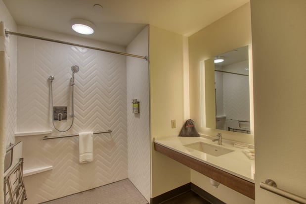 Images Holiday Inn Appleton by IHG