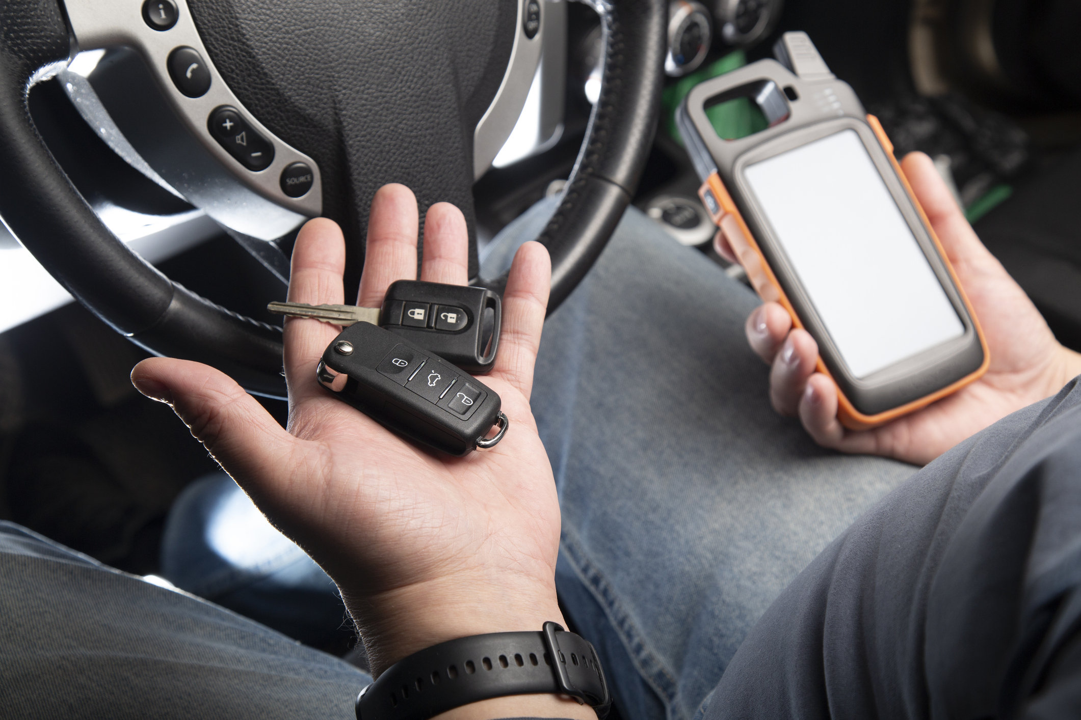 Choose a mobile locksmith who comes to you with advanced diagnostic tools and key programming technology, delivering dealership quality results at a fraction of the cost.